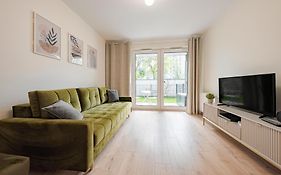 Hello Apartments Sea Salt Gdansk z ogrodkiem i prywatnym miejscem postojowym